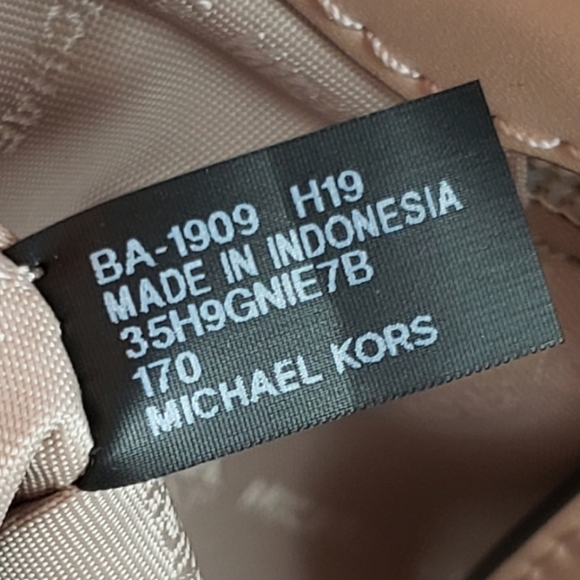 ⚠️LAST 1⚠️ Michael Kors Nicole LG Shoulder Tote - Picture 5 of 6